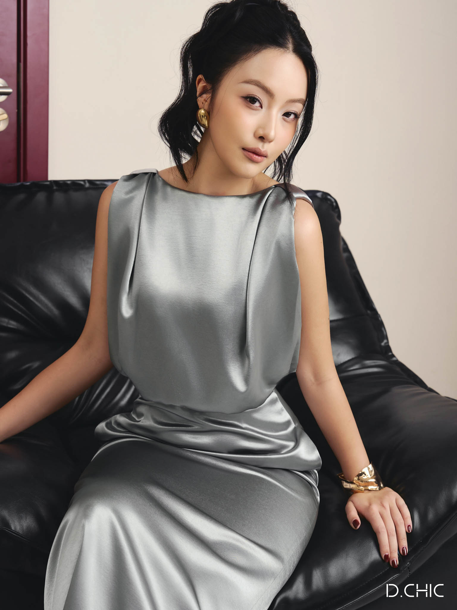 Váy lụa sát nách nhún eo chân midi